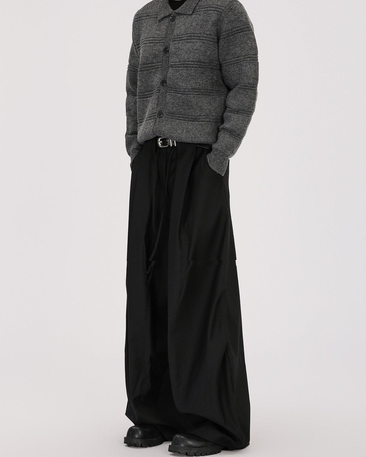 High-End Silhouette Wide-Legged Pleated Trousers