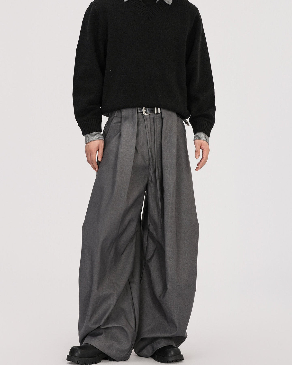 High-End Silhouette Wide-Legged Pleated Trousers